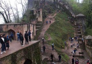 قلعه رودخان فومن پربازدیدترین تفرجگاه گیلان در نوروز