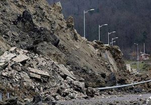 ریزش کوه در دفراز عمارلو/ به کسی آسیب نرسید