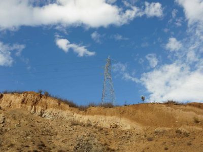 خطوط فشار قوی با برداشت غیرمجاز از معدن در معرض تهدید است