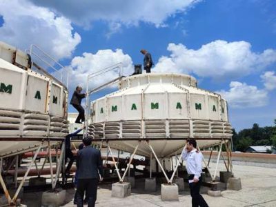 رئیس دانشگاه علوم پزشکی گیلان در کف میدان/ گرمای هوا و خرابی چیلرها آشوبی را به لاهیجان کشاند!