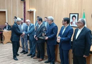 ۱۶ صادرکننده نمونه گیلانی موفق به اخذ تندیس صادرات شدند/ برنامه ریزی اعزام ۲۰ هیئت تجاری برای توسعه مراودات خارجی