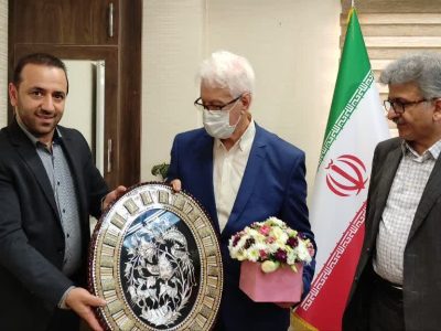 تکریم استاد پیشکسوت توسط رئیس دانشگاه علوم پزشکی گیلان و مدیر صندوق بازنشستگی کشوری استان