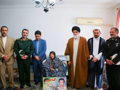 دیدار امام جمعۀ بندرانزلی با مادر شهید یزدانی + عکس