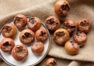 آغاز برداشت ازگیل از ۵۶۰ هکتار از باغهای گیلان