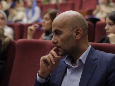 بزرگترین قهرمانان مربی دارند!