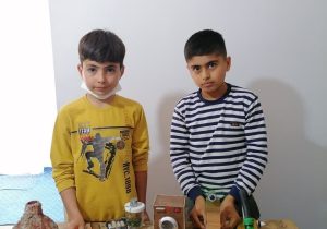   ابتکارات دو نوجوان روستا عرب لاله گون از مواد بازیافتی