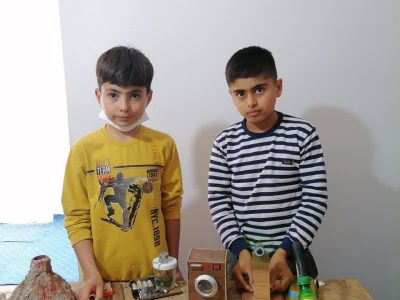   ابتکارات دو نوجوان روستا عرب لاله گون از مواد بازیافتی