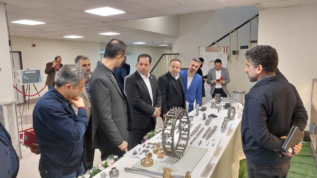 هم‌افزایی صنعتگران و دخانیات گیلان با تأکید بر بومی‌سازی قطعات و رویکرد دانش‌بنیان