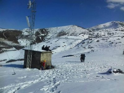 رنج کوه‌پیمایی در برف دانش‌آموزان اشکوری برای شرکت در کلاسی “شاد”